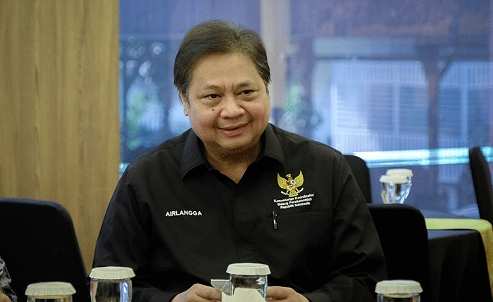Menteri Koordinator Bidang Perekonomian Airlangga Hartarto dalam acara Peluncuran Buku Laporan Vaksinasi Covid-19.