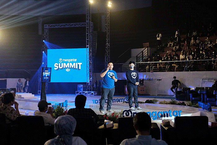 Mengantar Summit 1.0 bertajuk “Pemulihan Ekonomi Pasca Pandemi” di DBL Arena Surabaya, Jawa Timur, Minggu (14/8/2022).