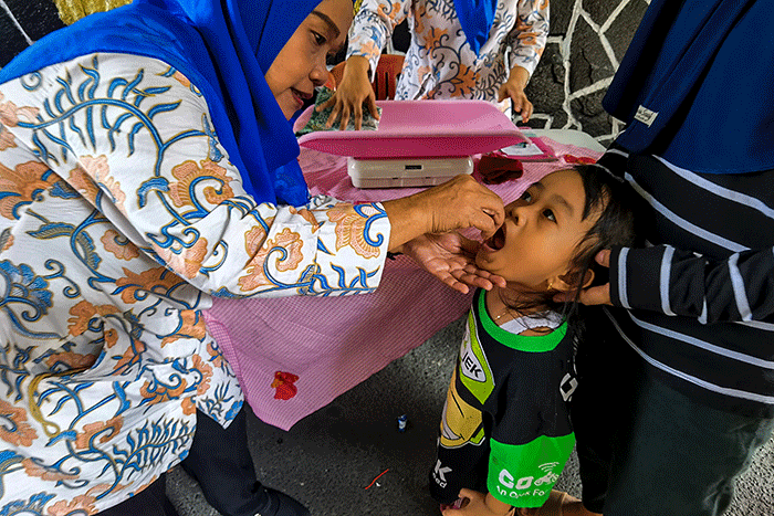 Antusias para ibu datang ke posyandu untuk mengecek kesehatan anaknya dalam perkembangan dan pertumbungan sang anak di Jakarta Selatan, Senin (15/8/2022).