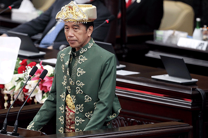 Presiden Joko Widodo mengenakan pakaian adat Baju Paksian asal Provinsi Bangka Belitung saat menghadiri Sidang Tahunan MPR.