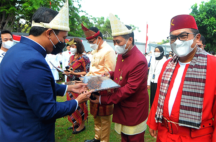 Wakil Direktur Utama Bank BTN Nixon LP Napitupulu menjadi inspektur Upacara Pengibaran Bendera dalam rangka HUT Kemerdekaan RI ke-77.