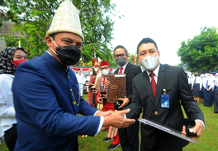 Wakil Direktur Utama Bank BTN Nixon LP Napitupulu menjadi inspektur Upacara Pengibaran Bendera dalam rangka HUT Kemerdekaan RI ke-77.