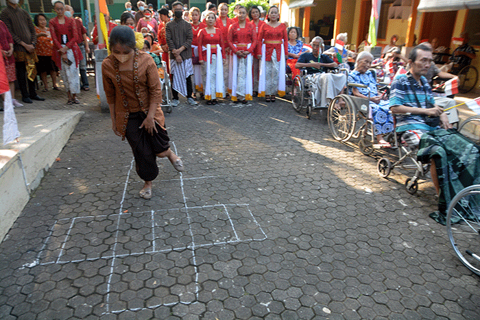 HUT ke-77 Kemerdekaan Republik Indonesia di Panti Werda Pengayoman Jalan Singosari Timur 2 Semarang, Semarang, Jawa Tengah, Rabu (17/8/2022).