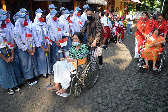HUT ke-77 Kemerdekaan Republik Indonesia di Panti Werda Pengayoman Jalan Singosari Timur 2 Semarang, Semarang, Jawa Tengah, Rabu (17/8/2022).