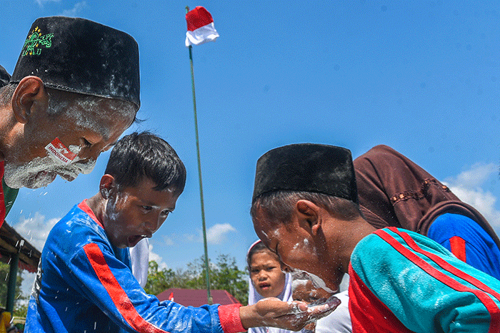 Warga Dusun IV Desa Saluran, Kecamatan Talang Kelapa, Kabupaten Banyuasin, Sumatera Selatan dengan semangat mengikuti berbagai lomba.