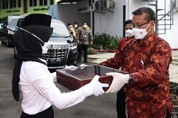 Sekretariat Presiden mengembalikan naskah asli teks proklamasi tulisan tangan sang proklamator Ir. Soekarno kepada Arsip Nasional Republik Indonesia (ANRI).