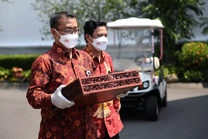 Sekretariat Presiden mengembalikan naskah asli teks proklamasi tulisan tangan sang proklamator Ir. Soekarno kepada Arsip Nasional Republik Indonesia (ANRI).