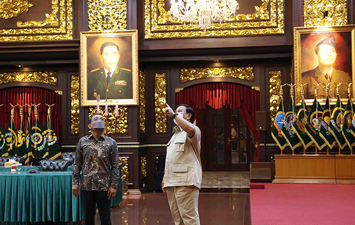 Menteri Pertahanan Prabowo Subianto menerima kunjungan Menteri Sekretaris Negara Pratikno di Kementerian Pertahanan RI, Jakarta, Kamis (18/8/2022).