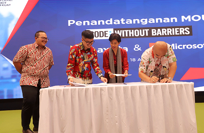 Penandatanganan kerja sama PT XL Axiata Tbk dengan Microsoft Indonesia di Jakarta, Kamis (18/8/2022).