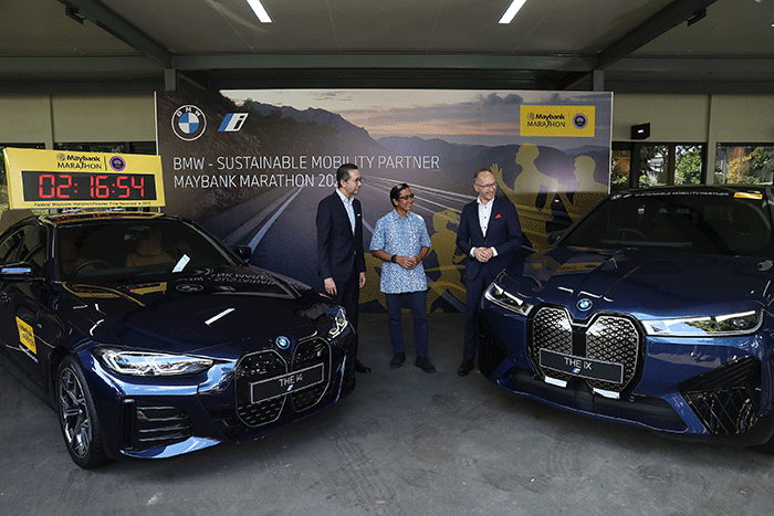 Seremonial serah terima kendaraan listrik BMW iX, BMW i4 dan MINI di Tangerang, Banten, Jumat (19/8/2022).