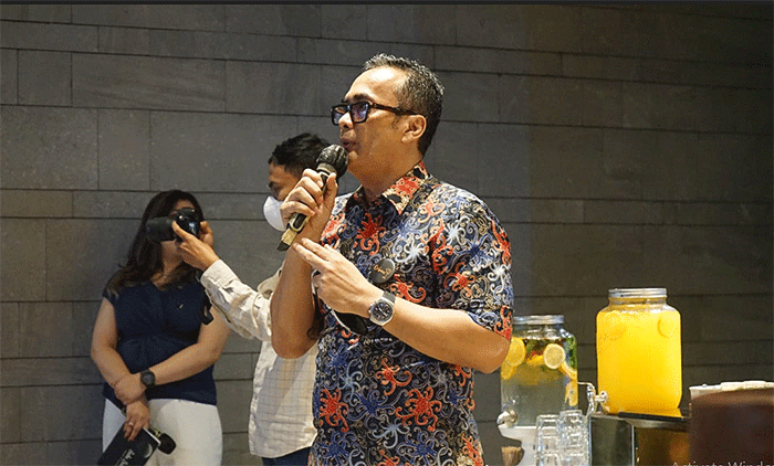 Direktur Utama PT Anugerah Pangan Lestari Hendra Amier memberikan paparan saat pembukaan gerai bernama Orbeez di Jakarta.