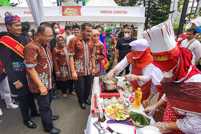 Festival Kuliner Nusantara 2022 bertajuk “Satukan Ragam Soto Nusantara (SATU RASA) di Jakarta Timur, Sabtu (20/8/2022).