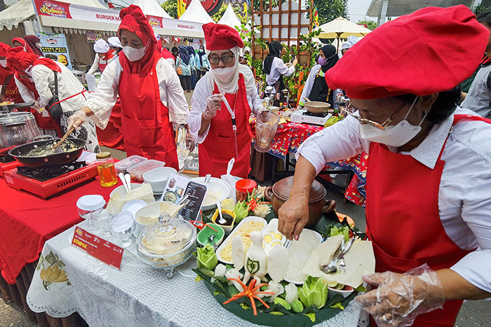 Festival Kuliner Nusantara 2022 bertajuk “Satukan Ragam Soto Nusantara (SATU RASA) di Jakarta Timur, Sabtu (20/8/2022).