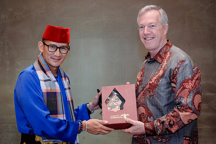 Menparekraf Sandiaga Salahuddin Uno mengajak Duta Besar US-ASEAN Business Council Ted Osius untuk mendukung perkembangan pariwisata dan ekonomi kreatif.