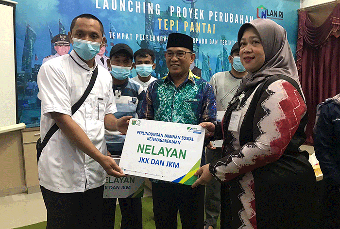 Menurut Khalied, seluruh unit usaha di bawah JG masing-masing memberikan bantuan untuk 200 pekerja BPU sehingga total mencapai 1.400 orang.