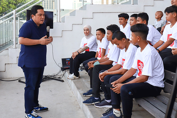 Dengan program ini diharapkan dapat menginspirasi para talenta muda untuk menjadi versi terbaik mereka dalam olahraga sepak bola.