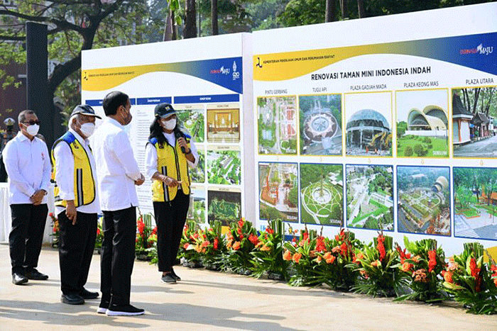 Presiden Joko Widodo meninjau progres renovasi Taman Mini Indonesia Indah (TMII), Selasa (23/8/2022).
