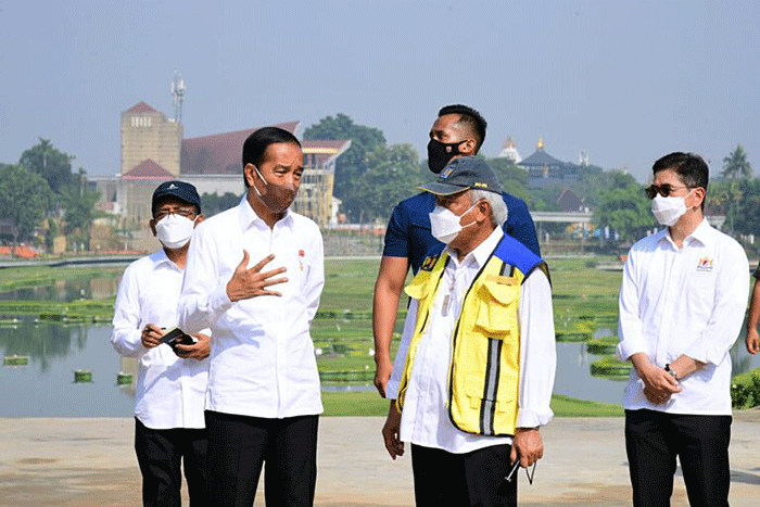 Presiden Joko Widodo meninjau progres renovasi Taman Mini Indonesia Indah (TMII), Selasa (23/8/2022).