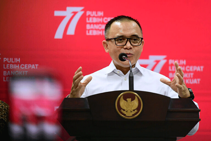 Presiden Joko Widodo menyampaikan sejumlah arahan kepada jajarannya terkait percepatan transformasi digital pengadaan barang dan jasa.