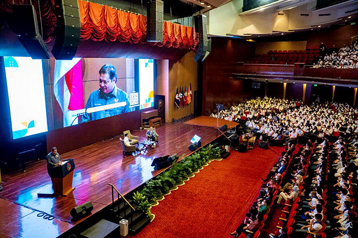 Menko Bidang Perekonomian Airlangga Hartarto saat menjadi Distinguished Guest Speaker pada acara seminar UPH Festival 2022.