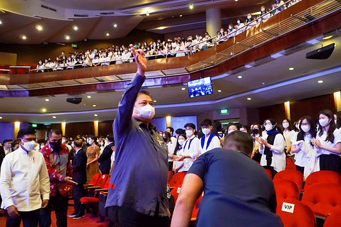 Menko Bidang Perekonomian Airlangga Hartarto saat menjadi Distinguished Guest Speaker pada acara seminar UPH Festival 2022.
