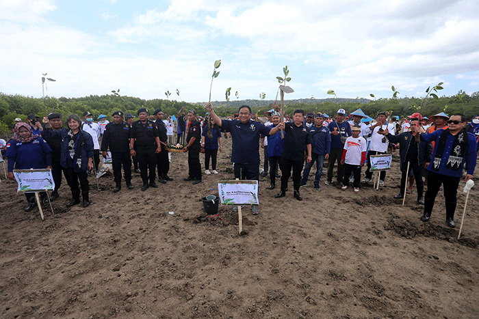 Kegiatan spektakuler Kenduri Bahari (Kendalikan, Lindungi dan Lestarikan), di Banyuwangi, Jawa Timur, Minggu (28/8/2022).
