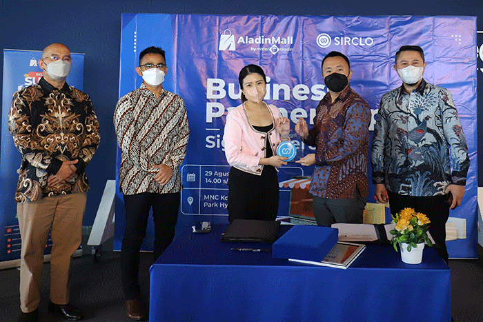 Penandatanganan Memorandum of Understanding (MoU) Aladin Mall by Mister Aladin dengan Sirclo di Park Hyatt, Kebon Sirih, Jakarta, Senin (29/8/2022).