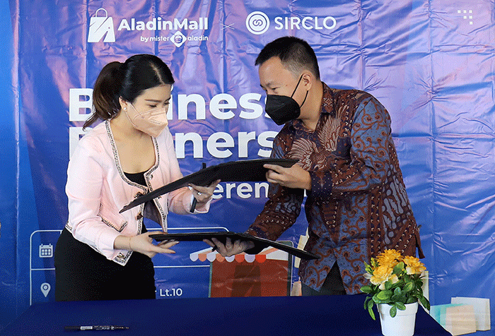 Penandatanganan Memorandum of Understanding (MoU) Aladin Mall by Mister Aladin dengan Sirclo di Park Hyatt, Kebon Sirih, Jakarta, Senin (29/8/2022).