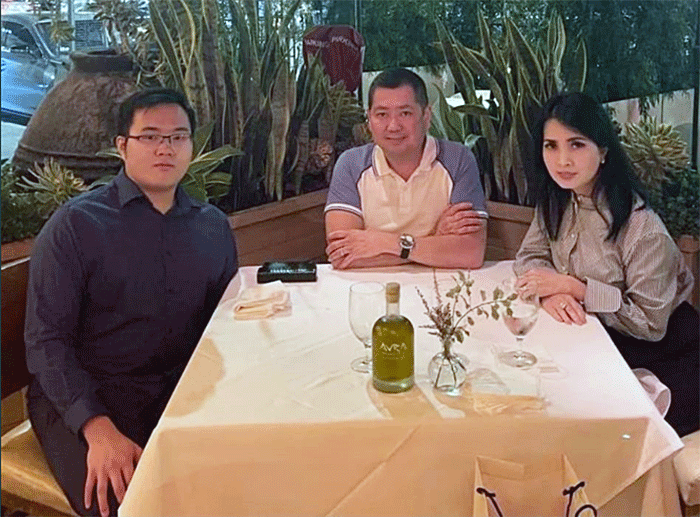 Executive Chairman MNC Group Hary Tanoesoedibjo membagikan momen istimewa family time bersama Liliana Tanoesoedibjo dan putra mereka Warren Tanoesoedibjo.