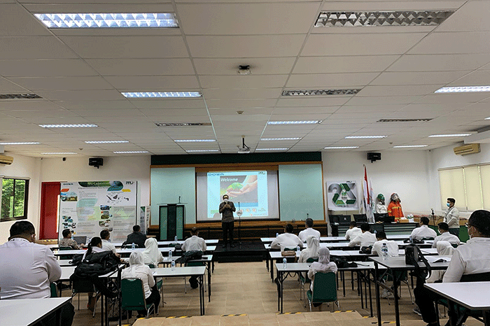 Pihak PPLI dalam tournya juga menyampaikan alur dari awal bagaimana proses menerima limbah B3.