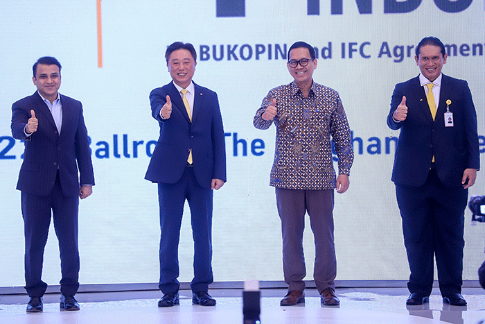 Kerja sama pembiayaan sosial bond PT Bank KB Bukopin Tbk (BBKP) dengan International Finance Corporation (IFC) di Jakarta, Selasa, (30/8/2022).