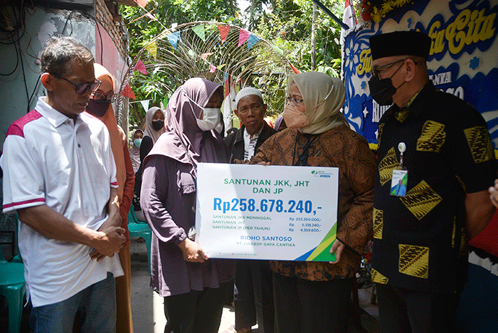 BP Jamsostek memastikan korban mendapatkan perawatan tanpa batas biaya, Santunan Sementara Tidak Mampu Bekerja (STMB) sebesar 100%.