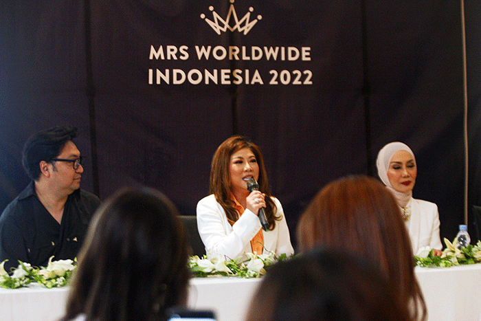 Ajang kecantikan ini menampilkan para perempuan Indonesia yang sudah menikah dengan usia minimal 27 tahun.