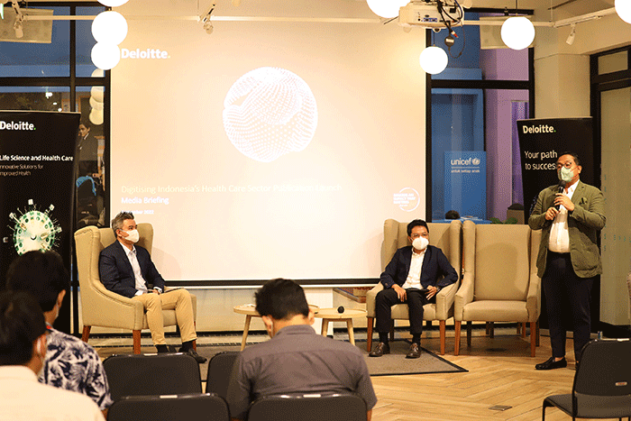 Peluncuran hasil riset dan talkshow Digitising Indonesia's Health Care Sector di Jakarta, Kamis (1/9/2022).