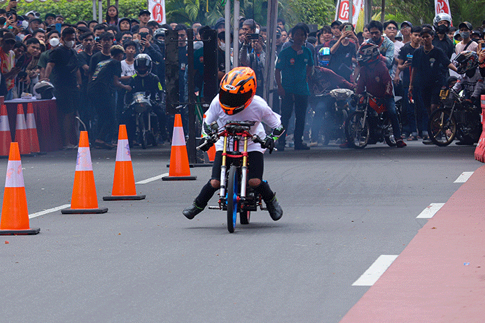 Sejumlah peserta saat mengikuti gelaran Street Race Polda Metro Jaya (PMJ) di Jalan Benyamin Sueb, Kemayoran, Jakarta Pusat, Sabtu (3/9/2022).
