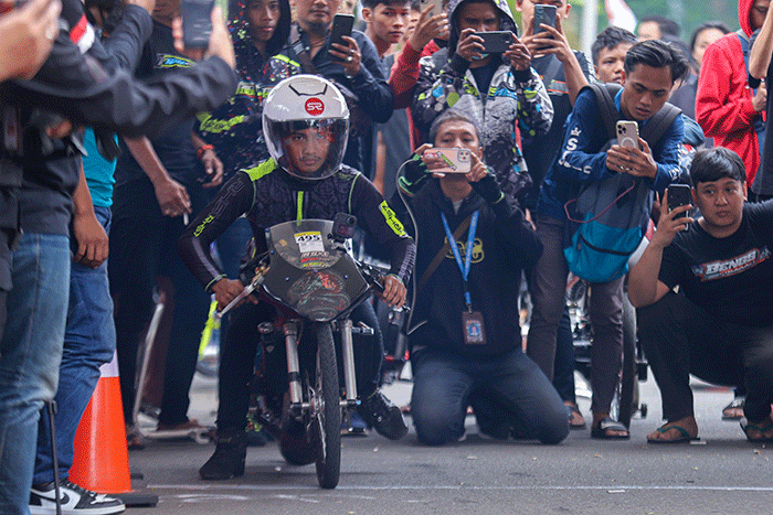 Sejumlah peserta saat mengikuti gelaran Street Race Polda Metro Jaya (PMJ) di Jalan Benyamin Sueb, Kemayoran, Jakarta Pusat, Sabtu (3/9/2022).