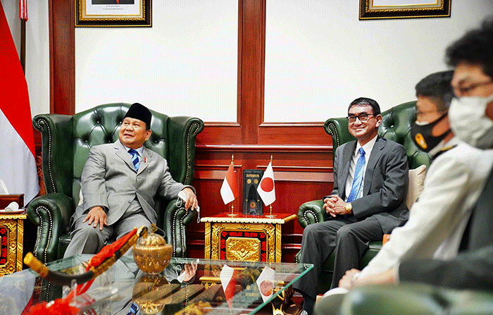 Menteri Pertahanan Prabowo Subianto menerima kunjungan Menteri Transformasi Digital Jepang Taro Kono di Kementerian Pertahanan, Jakarta, Jumat (2/9/2022).