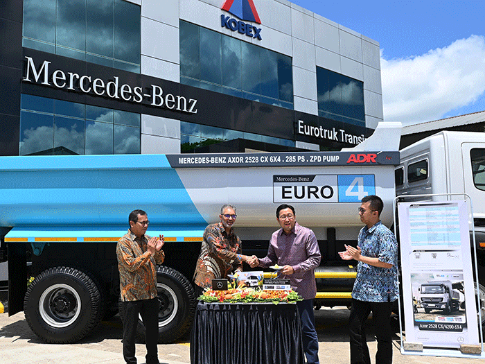 Soft opening diler resmi Mercedes Benz Commercial Truck di Kota Banjar Baru, Kalimantan Selatan.