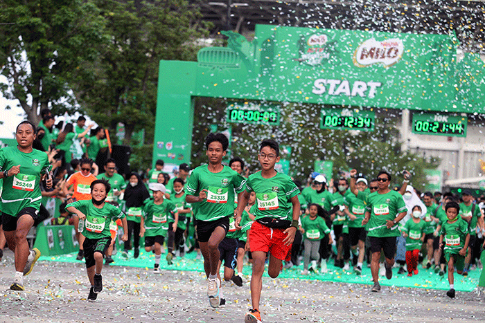 Peserta saat mengikuti gelaran lomba lari yang berlangsung di kawasan Gelora Bung Karno (GBK), Jakarta, Minggu (4/9/2022).