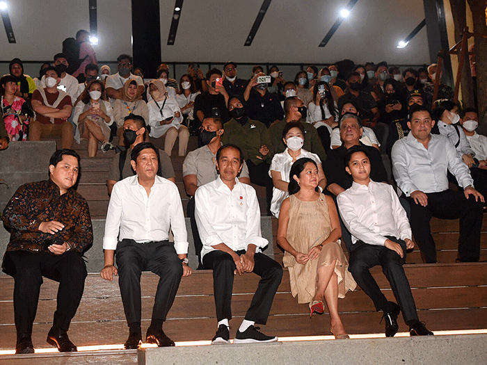 Presiden Joko Widodo mengajak Presiden Ferdinand Romualdez Marcos Jr. dan Ibu Louise Araneta Marcos mengunjungi Gedung Sarinah, Jakarta, Senin (5/9/2022).
