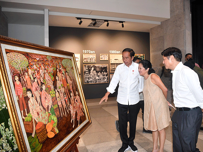 Presiden Joko Widodo mengajak Presiden Ferdinand Romualdez Marcos Jr. dan Ibu Louise Araneta Marcos mengunjungi Gedung Sarinah, Jakarta, Senin (5/9/2022).