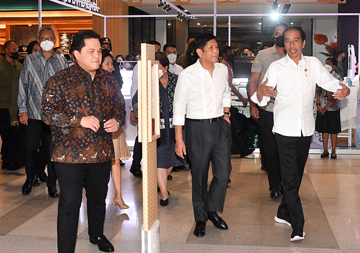 Presiden Joko Widodo mengajak Presiden Ferdinand Romualdez Marcos Jr. dan Ibu Louise Araneta Marcos mengunjungi Gedung Sarinah, Jakarta, Senin (5/9/2022).