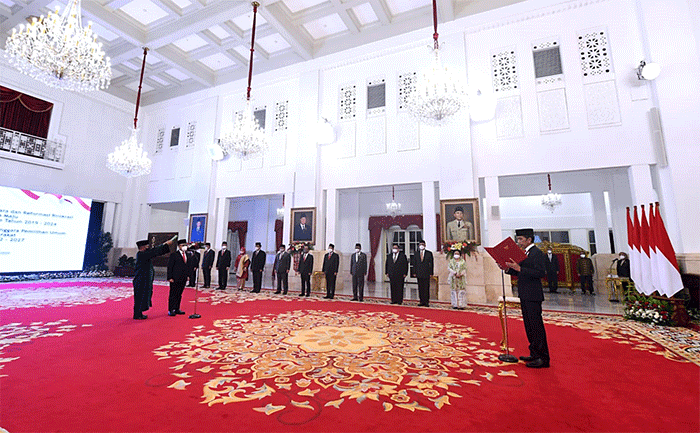 Presiden Joko Widodo resmi melantik Abdullah Azwar Anas sebagai Menteri Pendayagunaan Aparatur Negara dan Reformasi Birokrasi (MenPAN-RB).