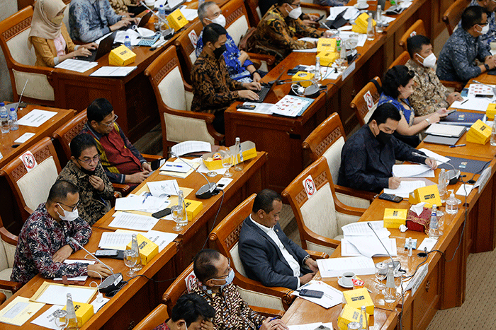 Rapat kerja dengan komisi VI DPR di kompleks Parlemen, Senayan, Jakarta, Kamis (8/9/2022).