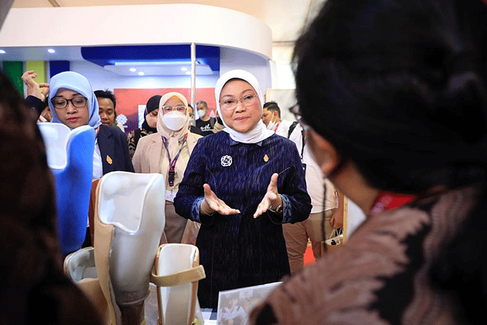 Menteri Ketenagakerjaan Ida Fauziyah saat meninjau lokasi Exhibition G20 Labour and Employment Ministers Meeting (LEMM) di Badung, Bali, Senin (12/9/2022).