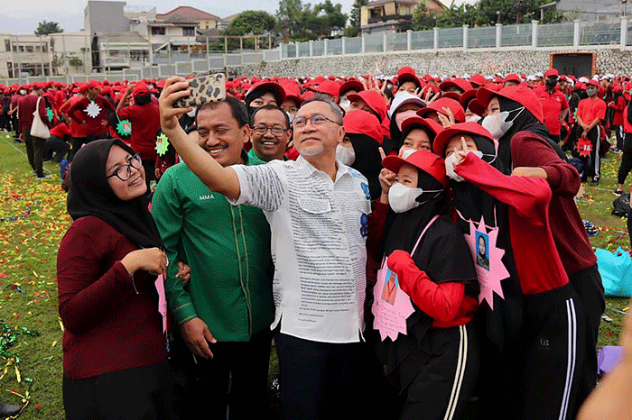 Mendag Zulkifli Hasan memberikan paparan didepan 4.000 Mahasiswa dalam Pengenalan Kehidupan Kampus Bagi Mahasiswa Baru Universitas Muhammadiyah Jakarta 2022.