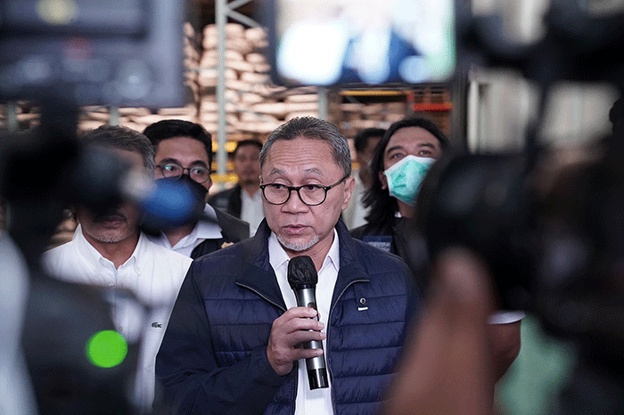 Menteri Perdagangan Zulkifli Hasan saat meninjau PT TK di Sentul, Kabupaten Bogor, Jawa Barat, Rabu (14/9/2022).