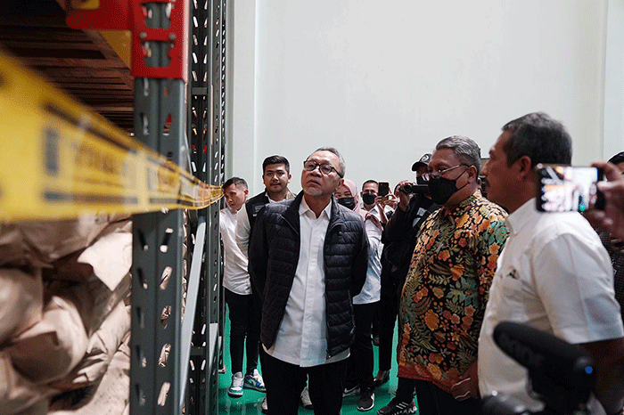 Menteri Perdagangan Zulkifli Hasan saat meninjau PT TK di Sentul, Kabupaten Bogor, Jawa Barat, Rabu (14/9/2022).