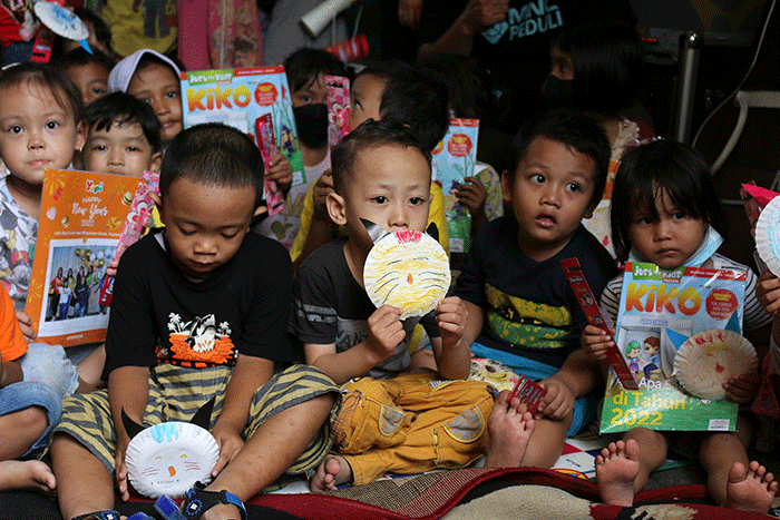 Suasana aktivitas anak-anak di Taman Bacaan Warna-Warni di Jembatan Lima, Tambora, Jakarta Barat, Kamis (15/9/2022).