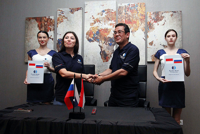 PT Pusaka Bumi Transportasi bersama Chetra Rusia berencana akan mendirikan pabrik perakitan buldoser di Indonesia.